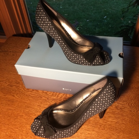 Apt. 9 Blk/Gry Polka Dot Fabric High Heel Pump  8M - Picture 4 of 7